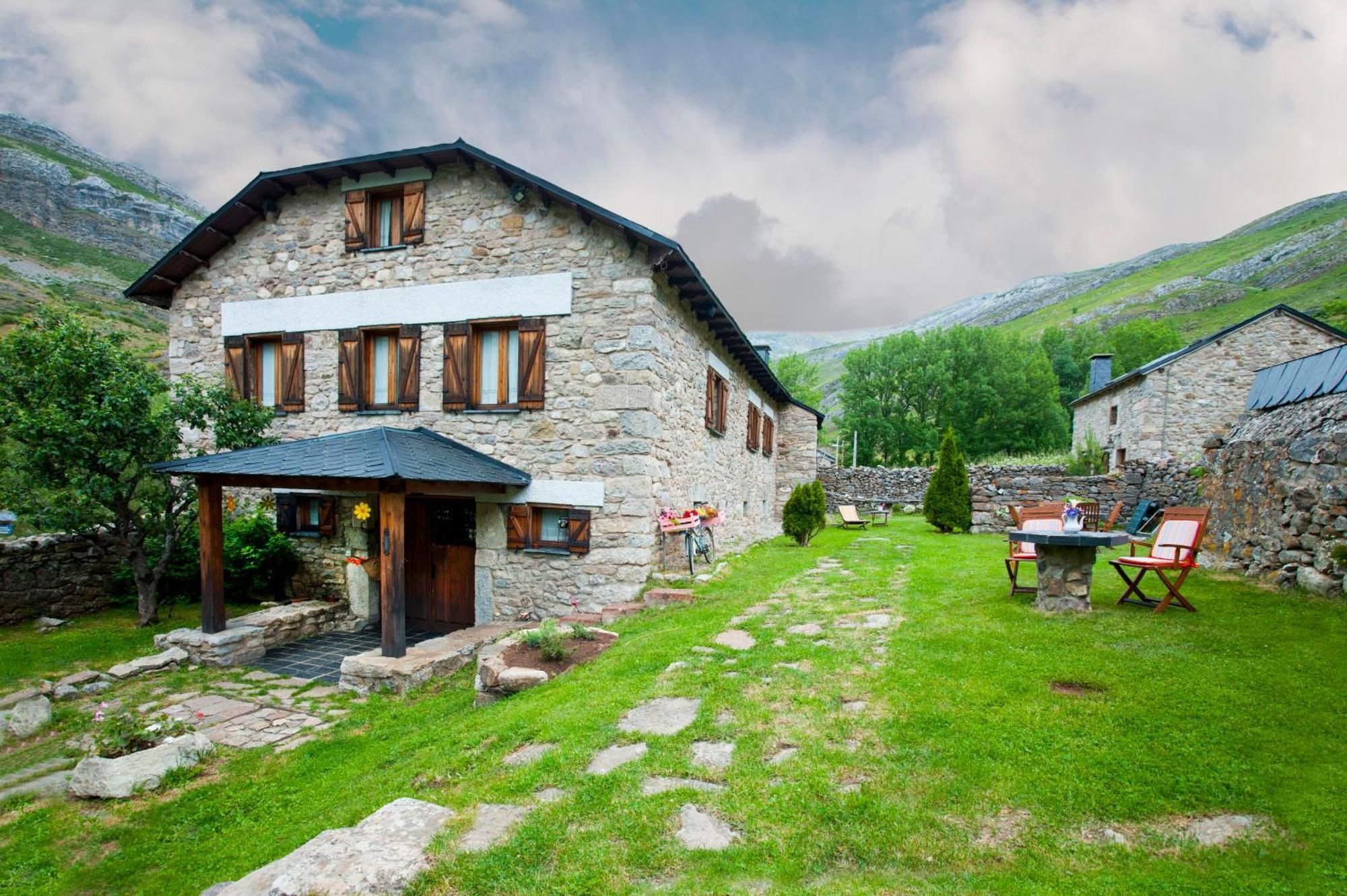 Posada El Rincon De Babia La Cueta Bagian luar foto