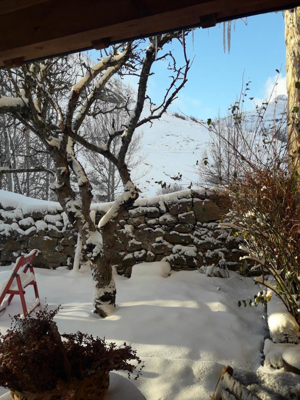 Posada El Rincon De Babia La Cueta Bagian luar foto